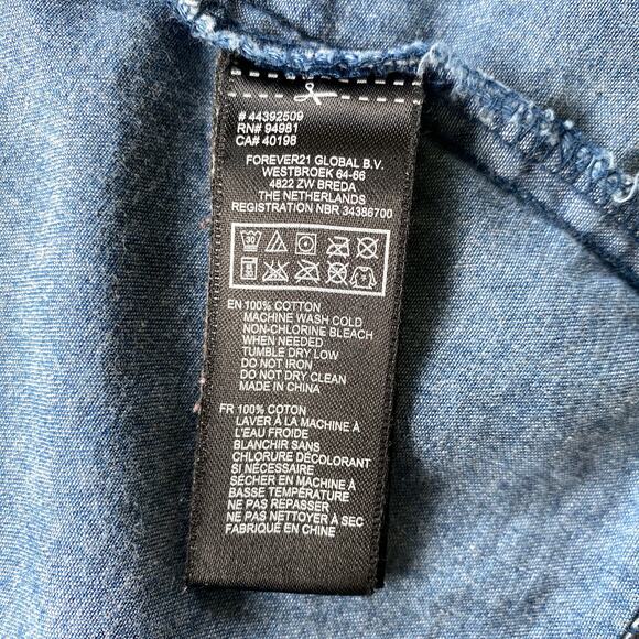 VNTG Forever 21 Sleeveless Cropped Tie Front Chambray Shirt Sz XS Pearl Snap - Picture 9 of 9